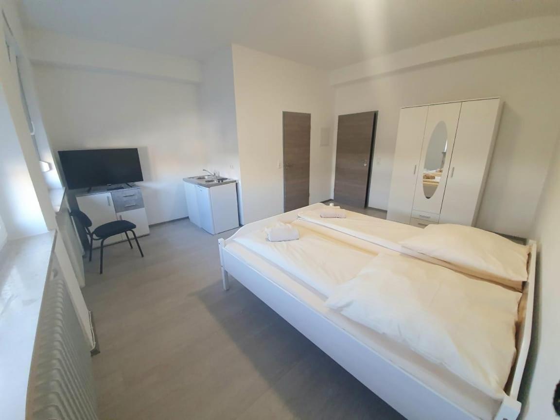 Unterkunfte Bora Gmbh Gaimersheim Buitenkant foto